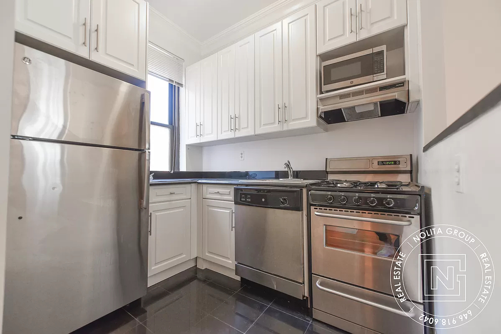 130 East 24th Street - Photo 2