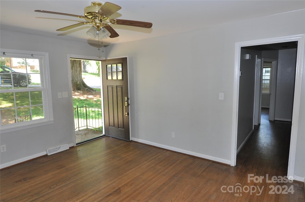 118 Kenmore Drive - Photo 4