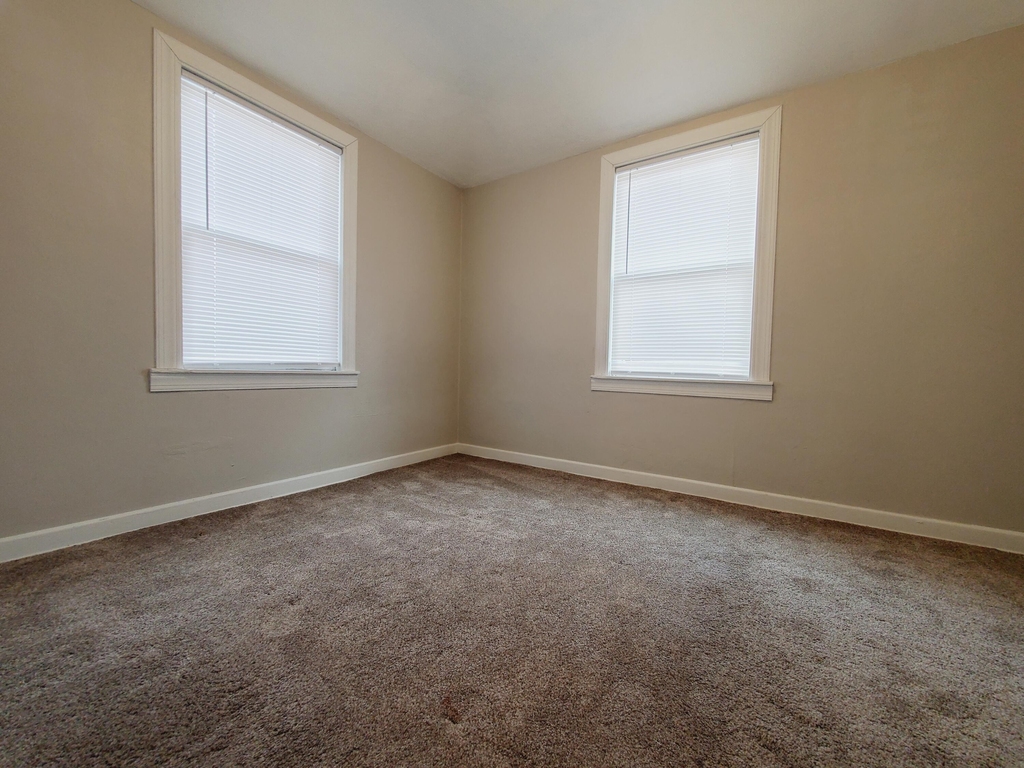 6713 Wicker Avenue - Photo 4