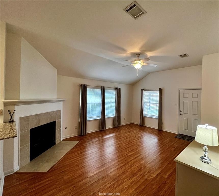 1029 Fallbrook - Photo 2