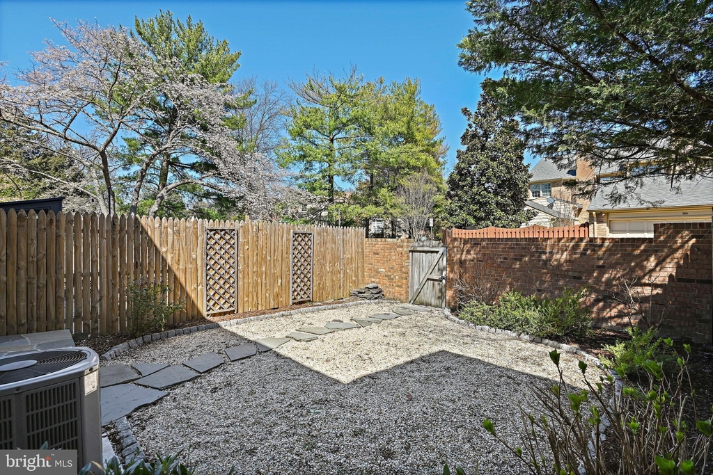 7380 Montcalm Drive - Photo 48