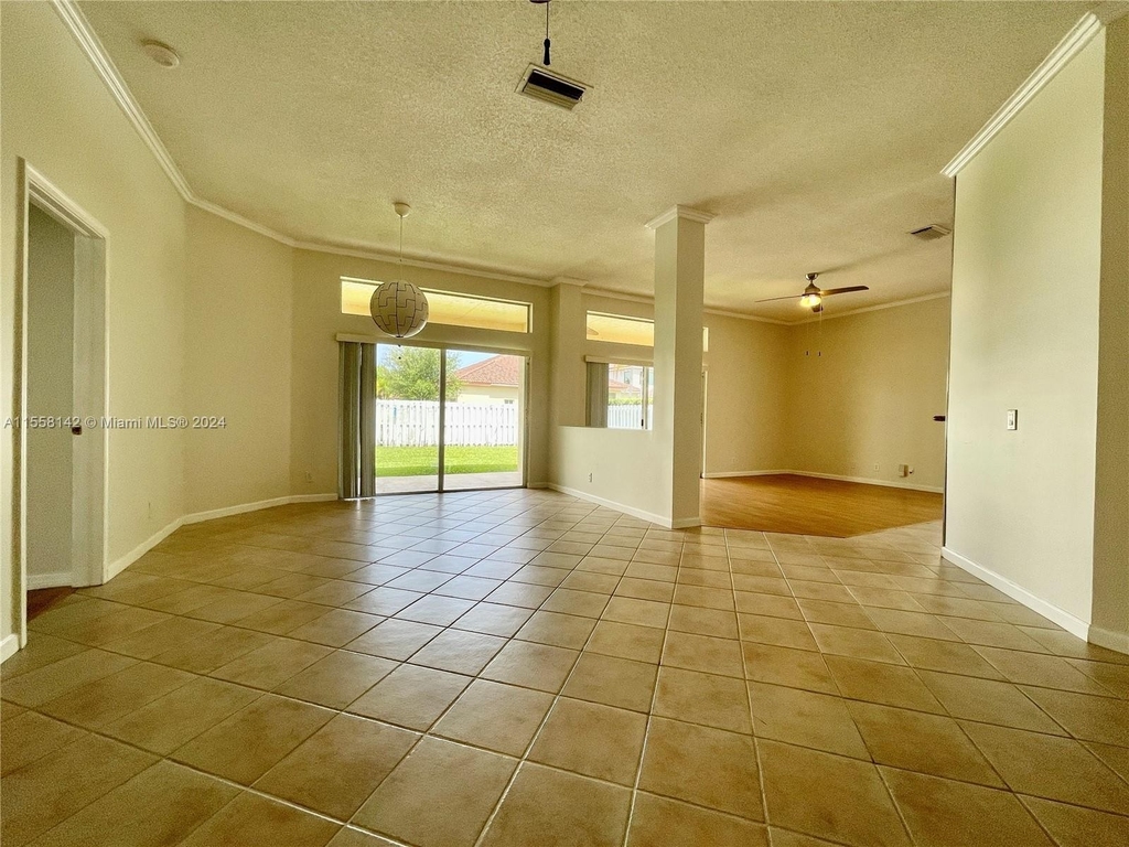 1129 Birchwood Rd - Photo 7