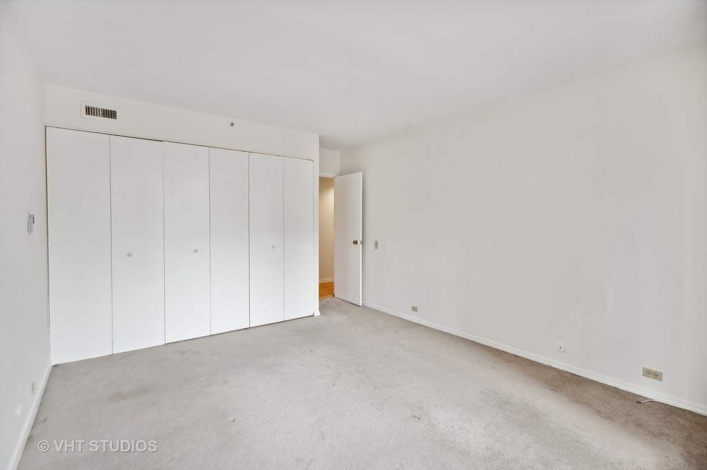 400 E Ohio Street - Photo 6