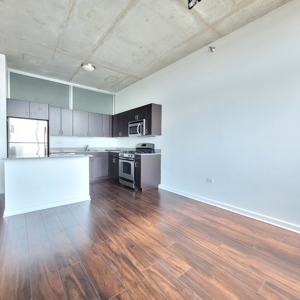 235 W Van Buren Street - Photo 4