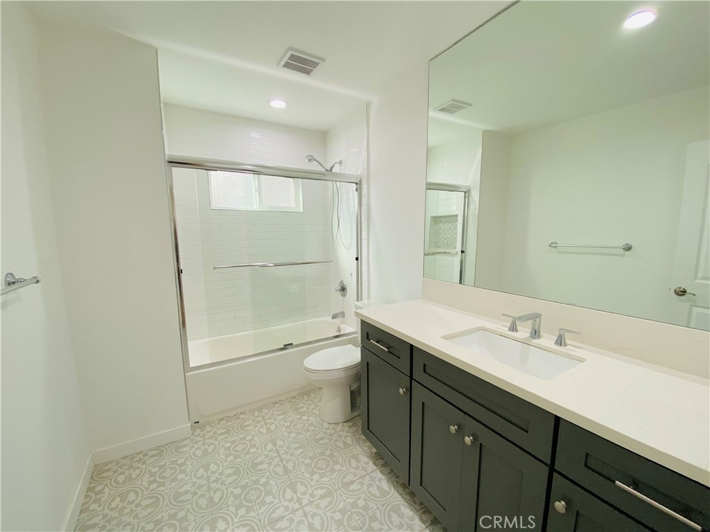 218 N Bushnell Avenue - Photo 16