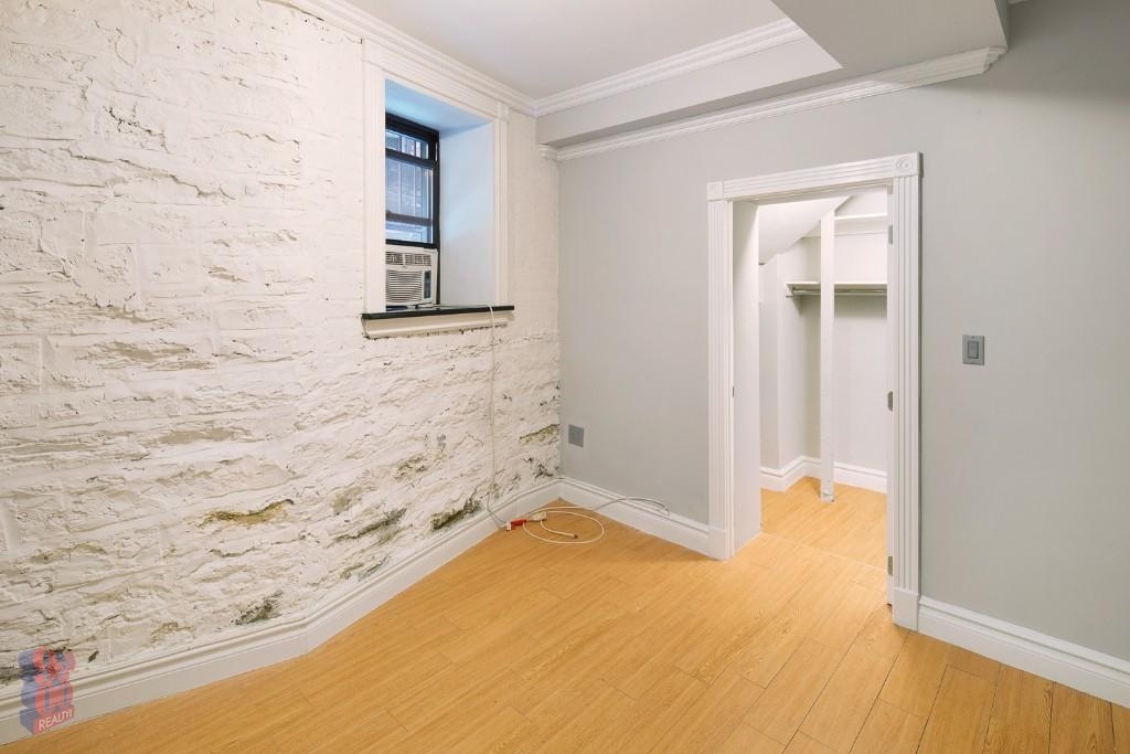 326 East 35th Street - Photo 4