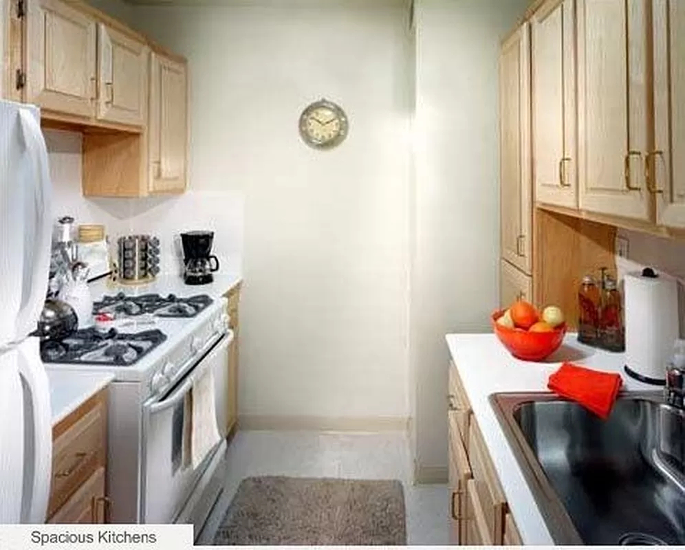 2 BR Luxury in Forest Hills - Photo 2