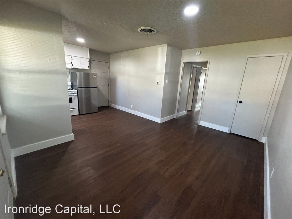 818 West Texas Street - Photo 2