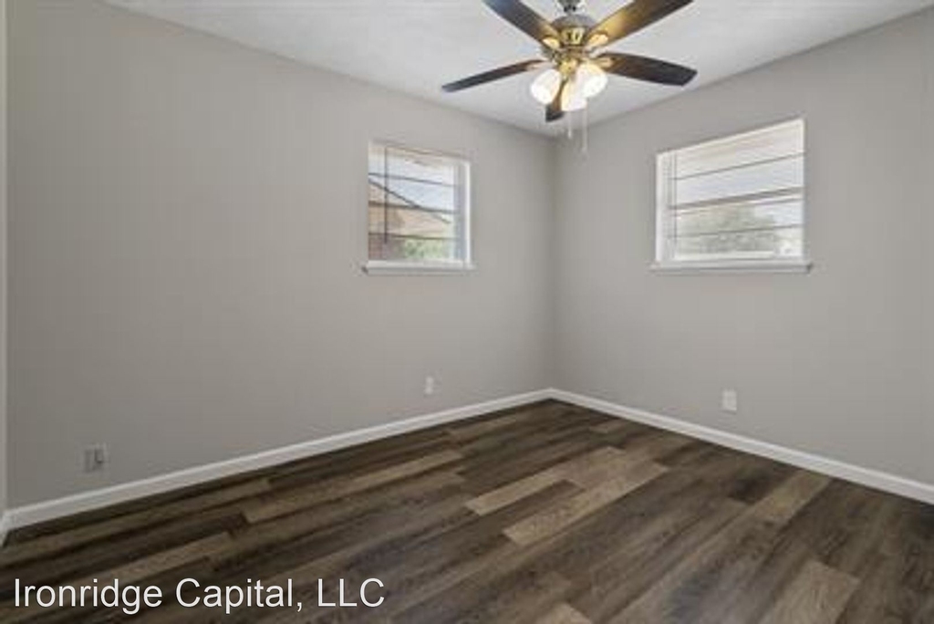 818 West Texas Street - Photo 18