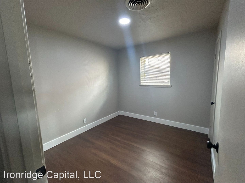 818 West Texas Street - Photo 12