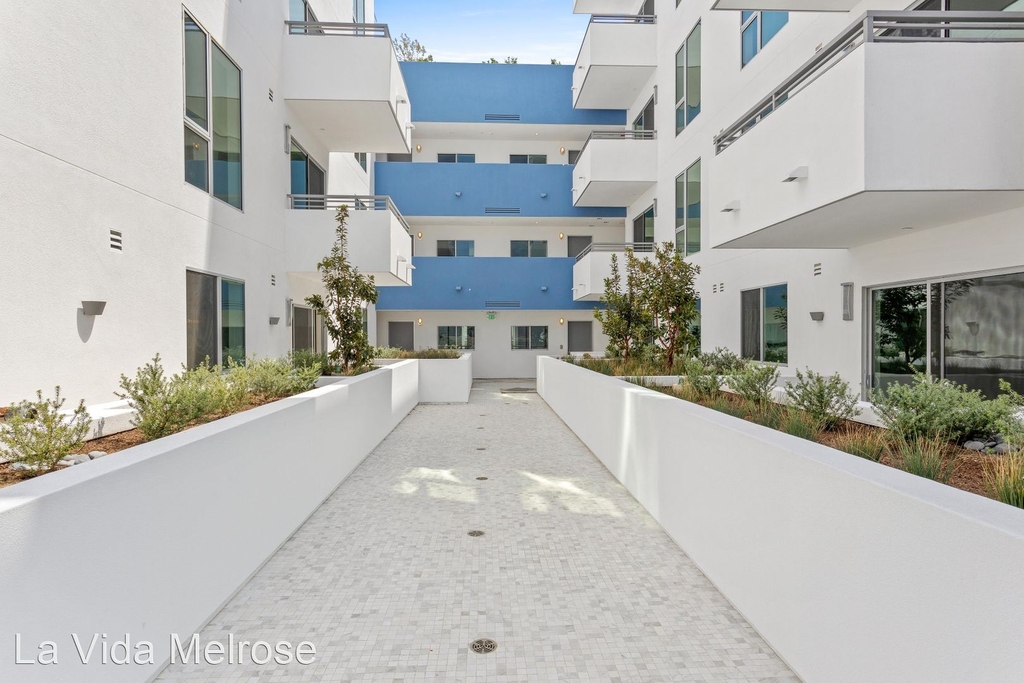 4864 Melrose Avenue - Photo 0