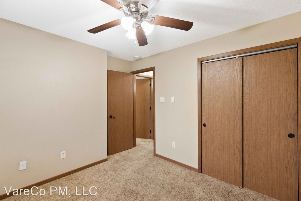 530 E Kenyon - Photo 4