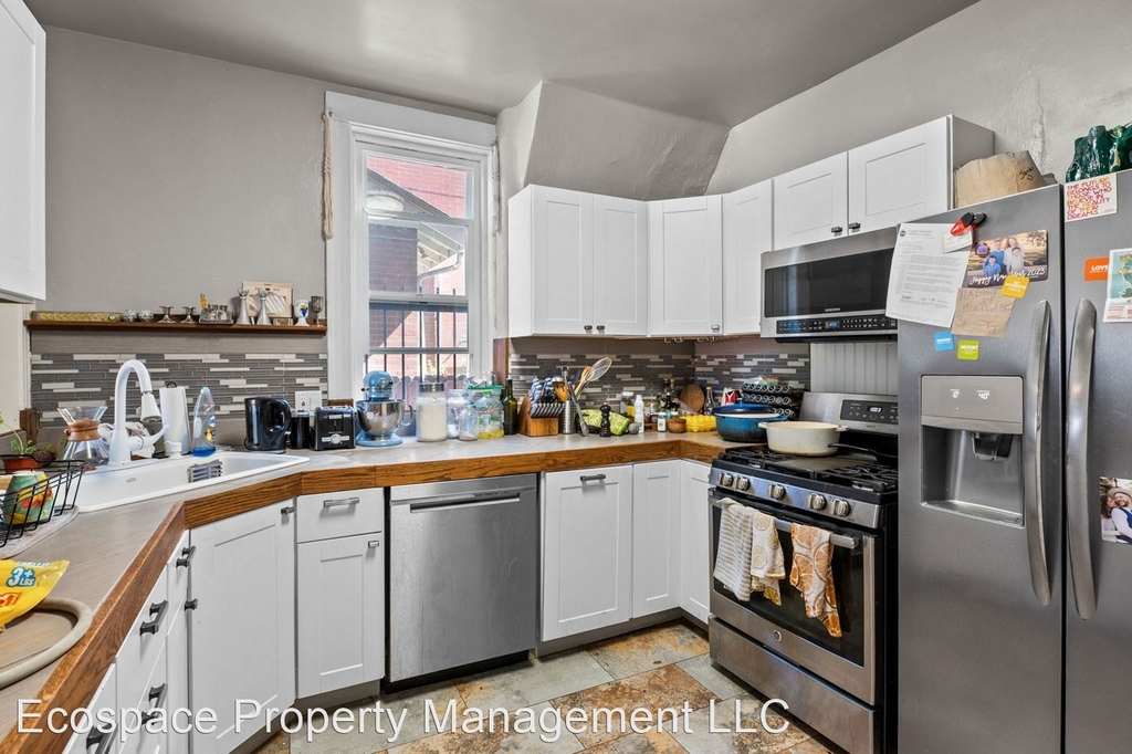 1221 Marion Street - Photo 8