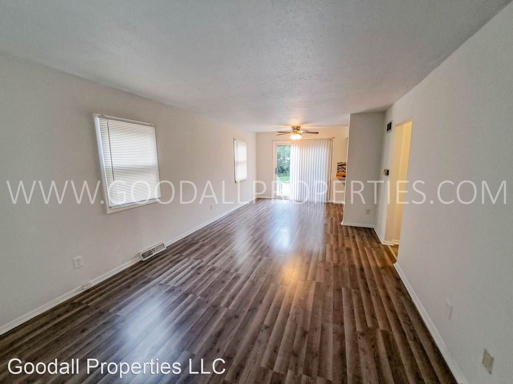 4619 Se 3rd Ct - Photo 1