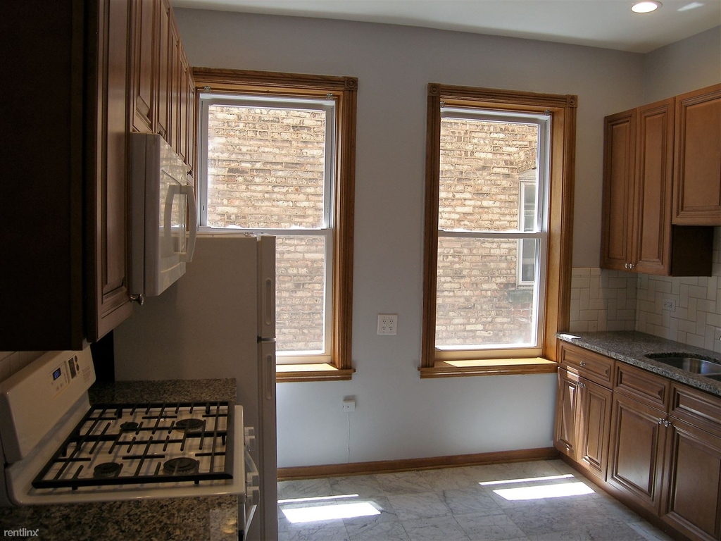 1307 N Ashland Ave - Photo 2