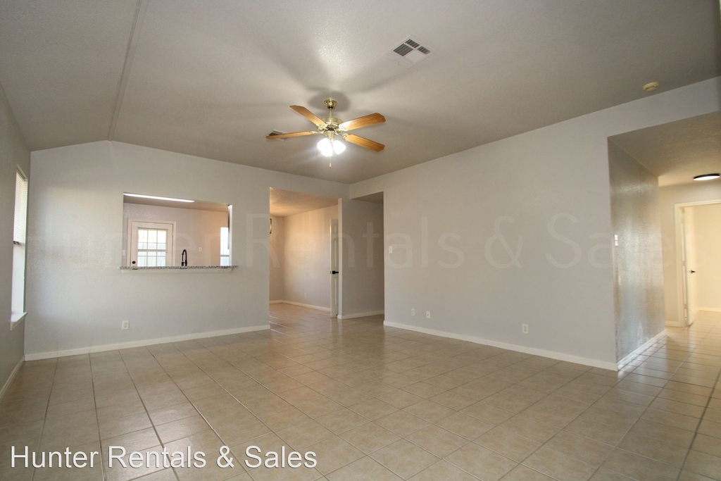 5007 Daybreak Dr - Photo 3