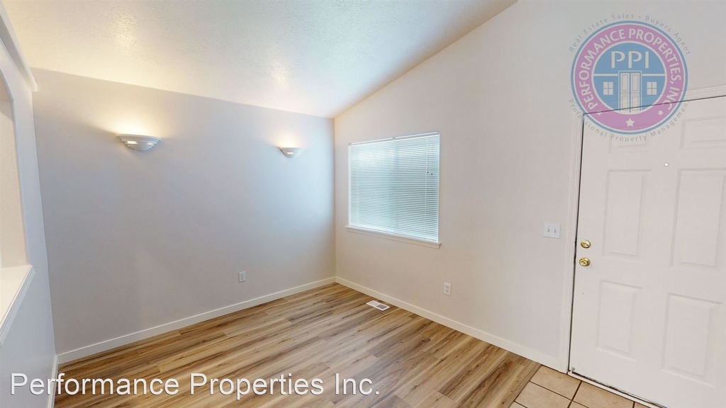 39242 Amherst Street - Photo 2