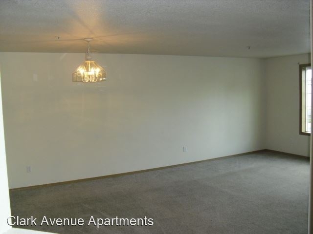 419 Se Clark Ave - Photo 3