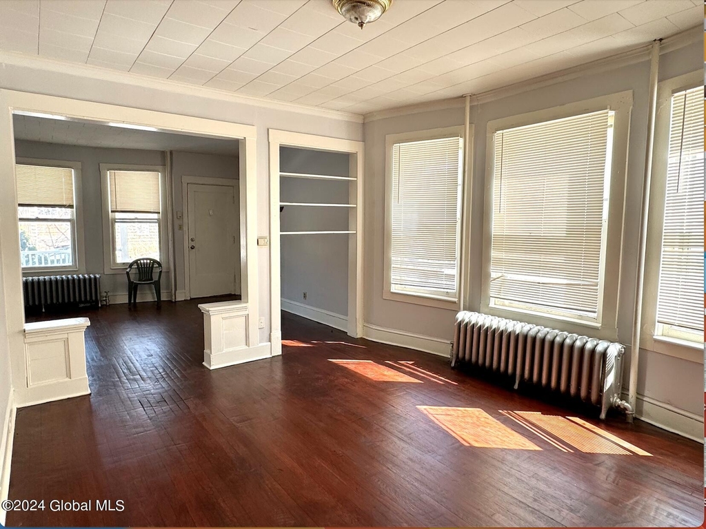 276 Yates Street - Photo 2