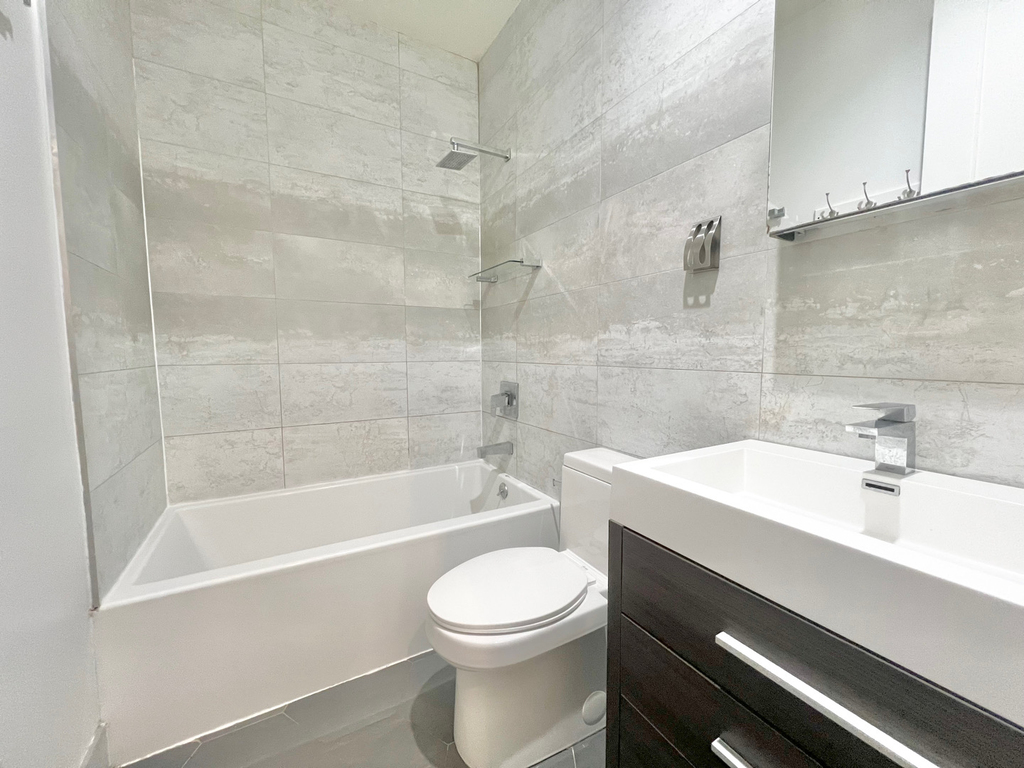 565 Evergreen Avenue - Photo 6