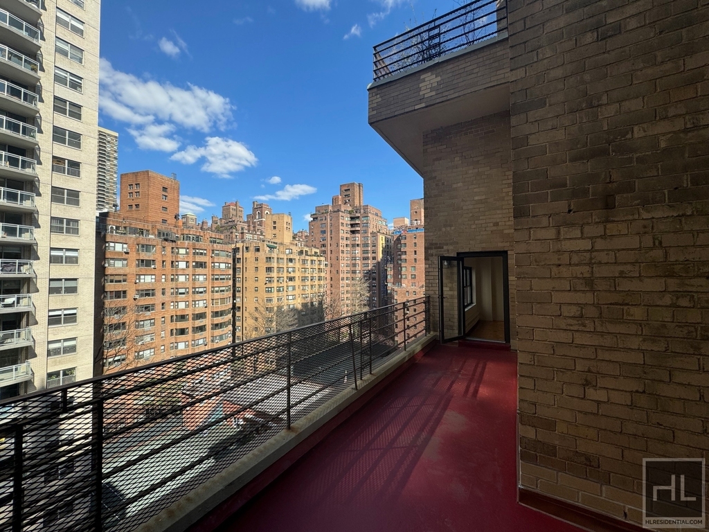 East 55 Street - Photo 7