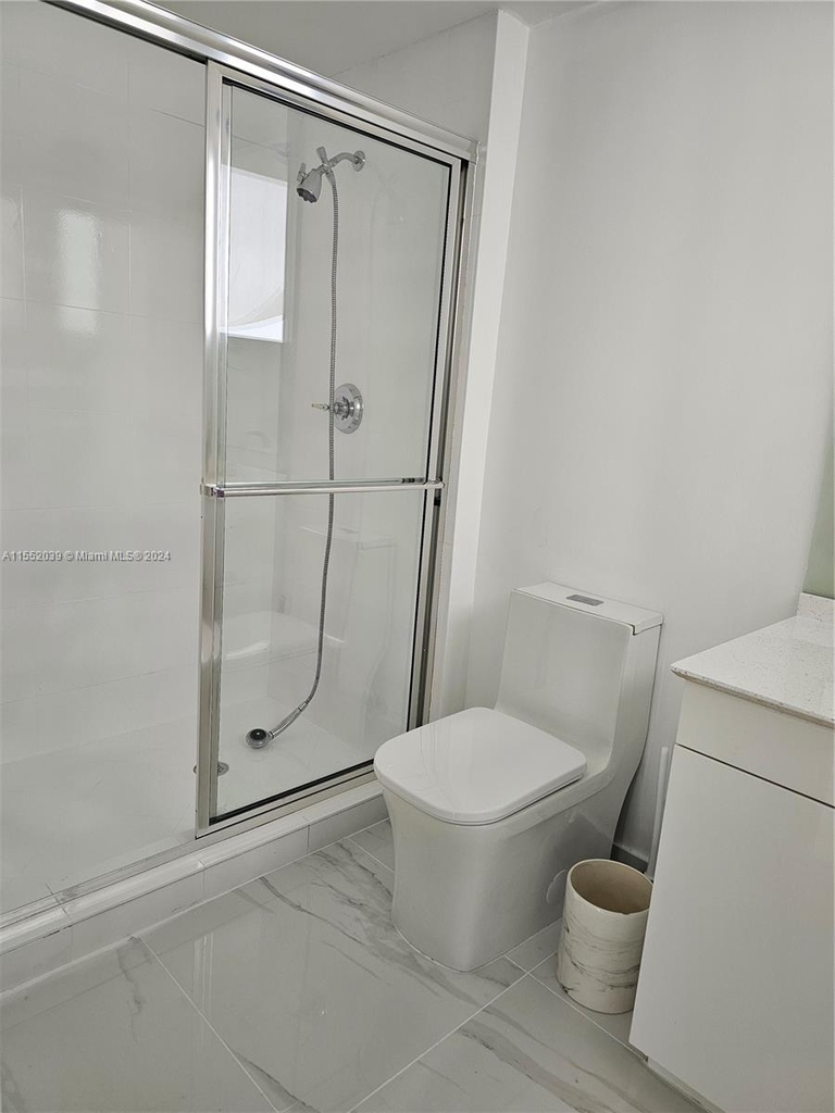 19111 Collins Ave - Photo 31