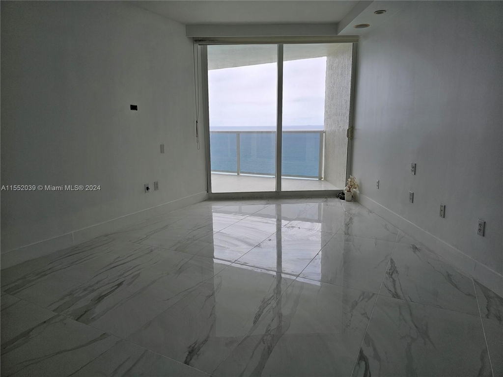19111 Collins Ave - Photo 33