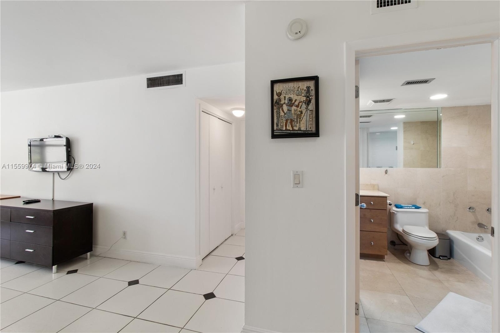 5151 Collins Ave - Photo 9