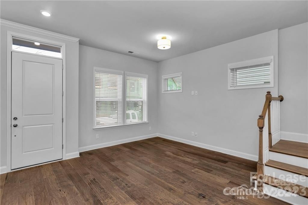 6327 Southgrove Street - Photo 2