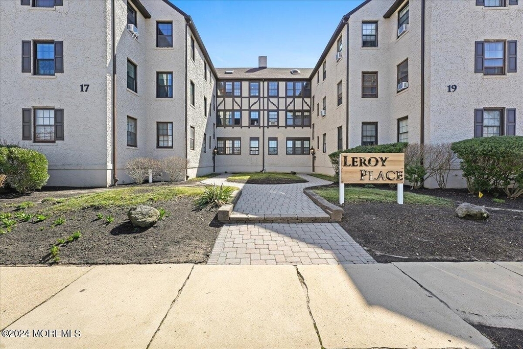 17 Leroy Place - Photo 1