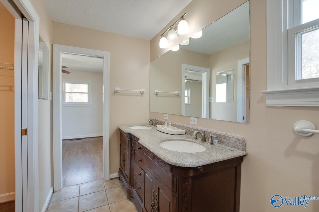 1005 Riviera Avenue - Photo 38