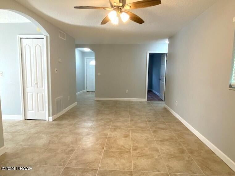 228 E Holly Drive - Photo 6