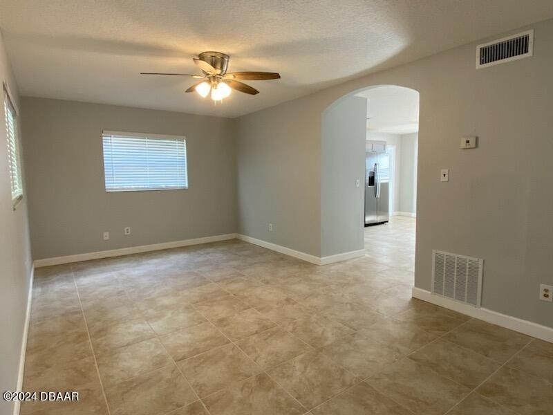 228 E Holly Drive - Photo 5