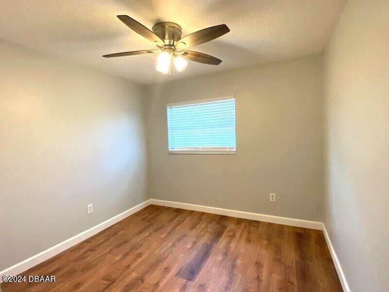 228 E Holly Drive - Photo 11