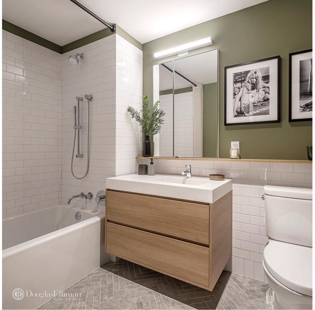 243 W 28th St - Photo 5