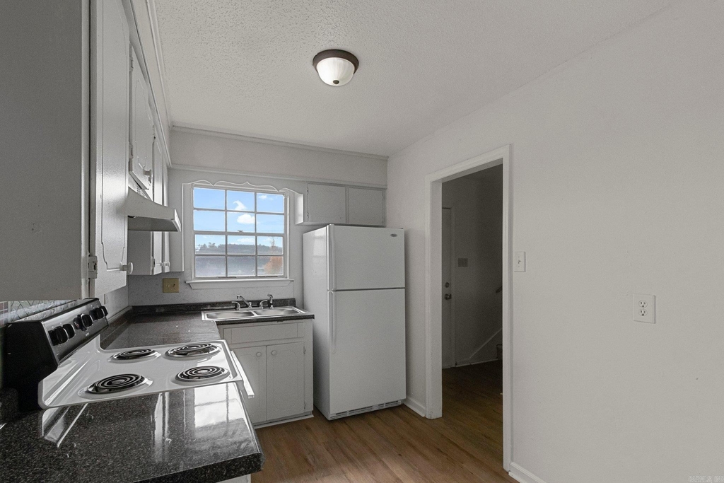 2617 W 58th - Photo 2