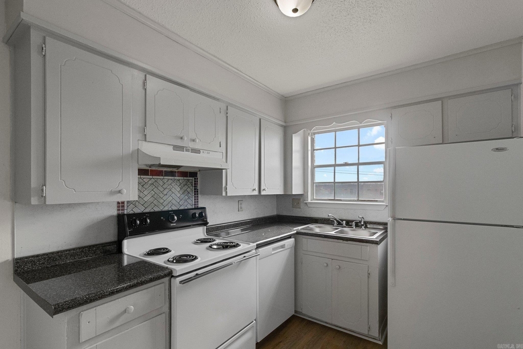 2607 W 58th - Photo 1