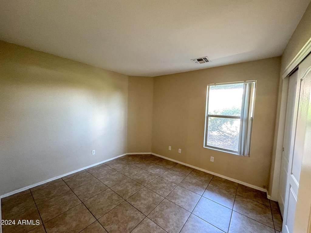 12526 W Coldwater Springs Boulevard - Photo 8