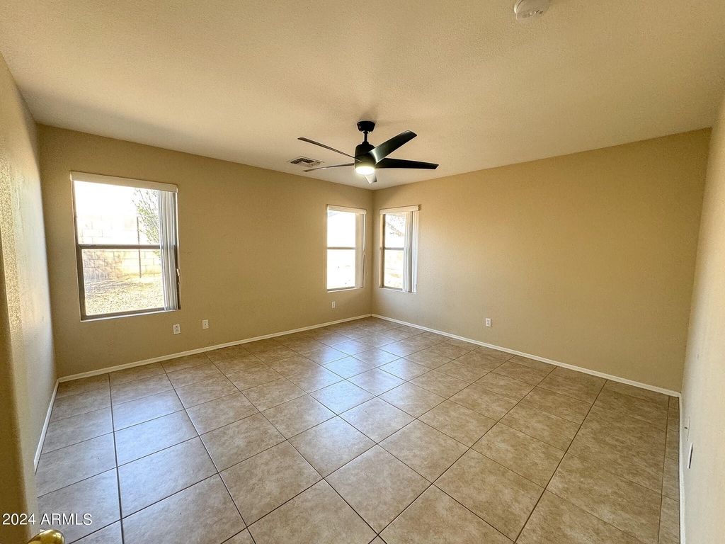 12526 W Coldwater Springs Boulevard - Photo 14