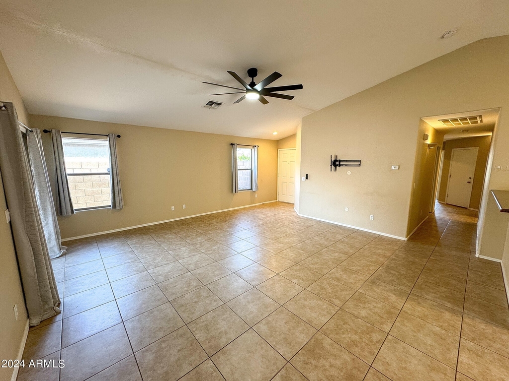 12526 W Coldwater Springs Boulevard - Photo 4