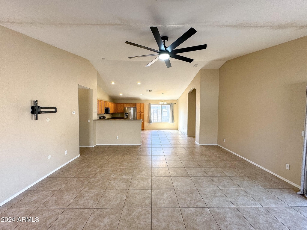 12526 W Coldwater Springs Boulevard - Photo 7