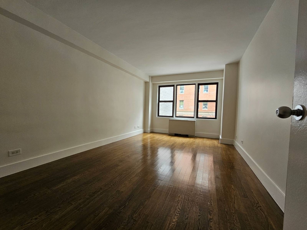 220 East 63rd Street - Photo 5