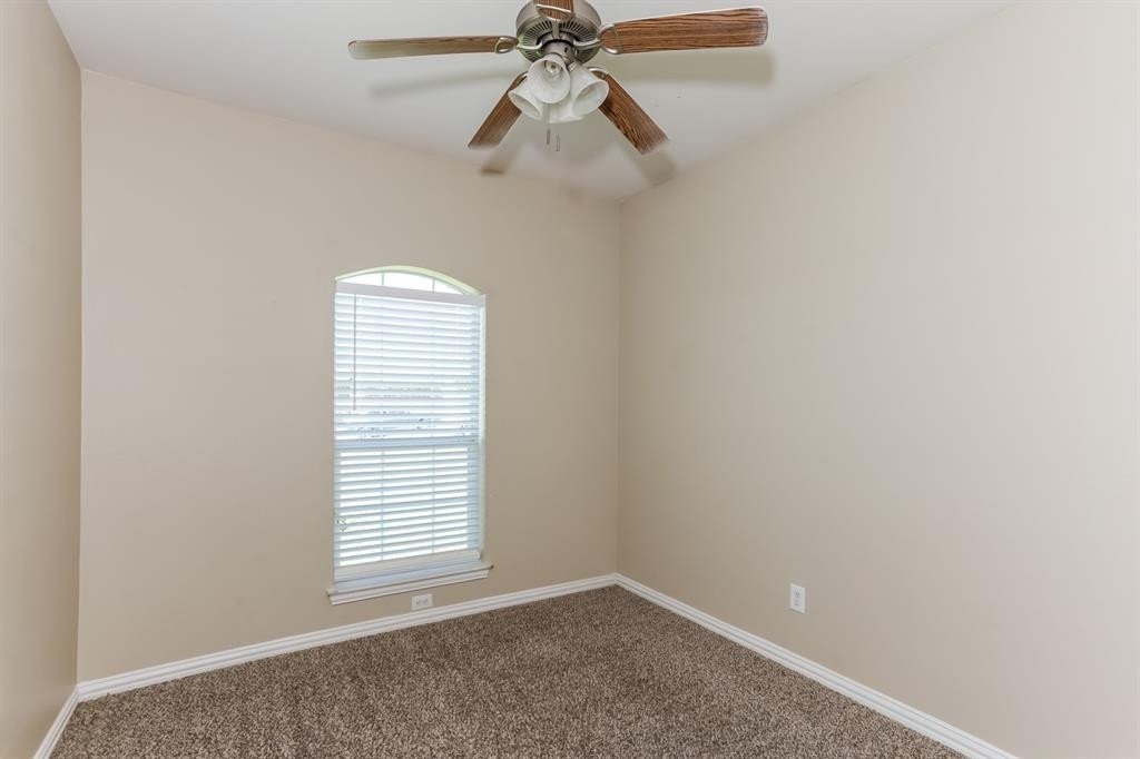 233 Kennedy Court - Photo 10