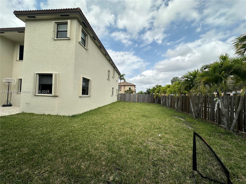 11502 Sw 232nd Ln - Photo 7