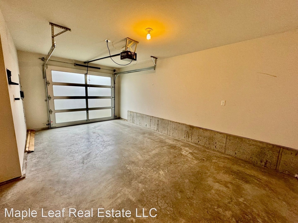 8837 Interlake Ave, Unit B - Photo 28