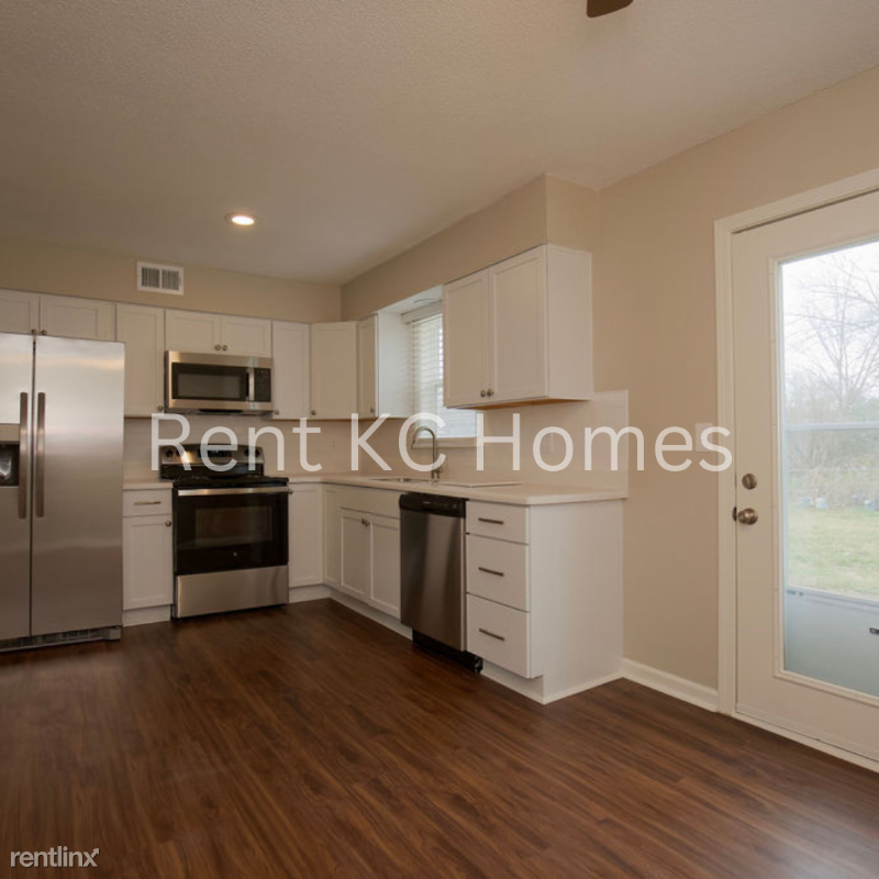 15930 West 123rd St - Photo 2