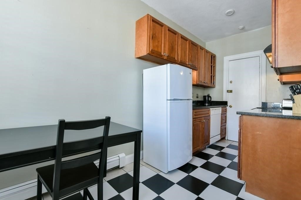 1625 Commonwealth Ave - Photo 4