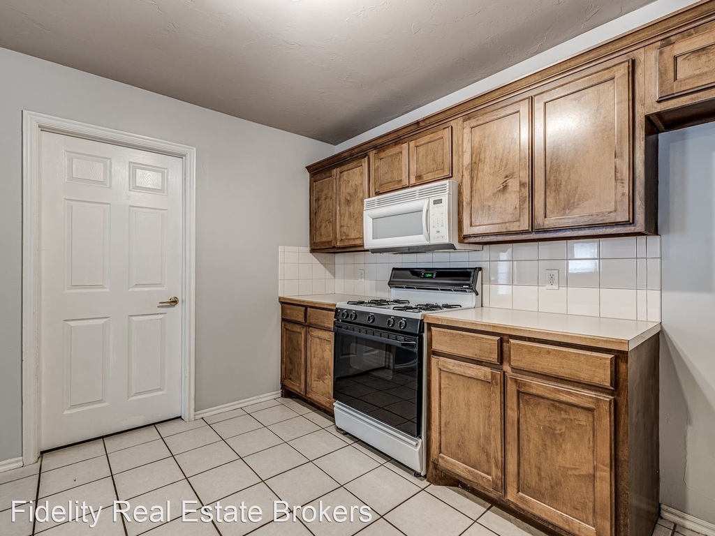 6904 Nw 134th Terr - Photo 10