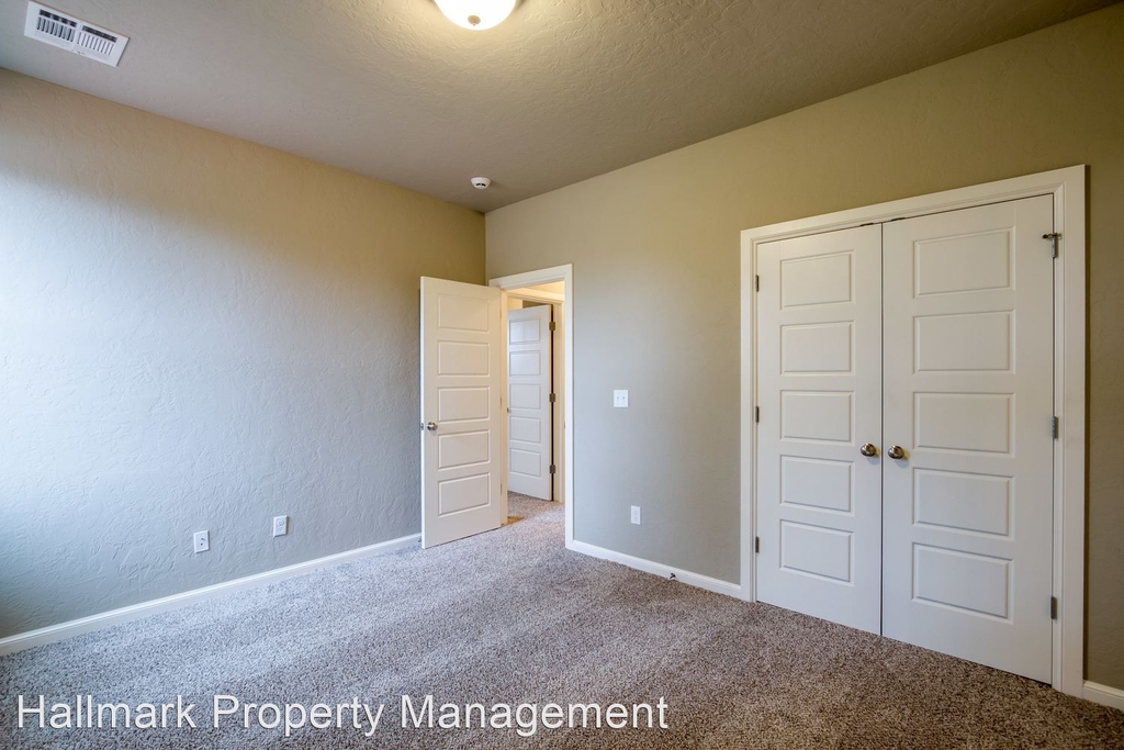 2209 Hermoso Way - Photo 18