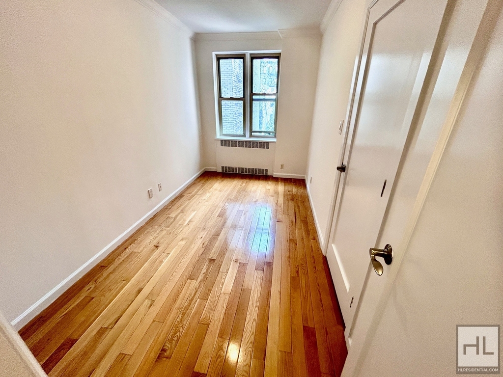 East 63rd Street - Photo 11